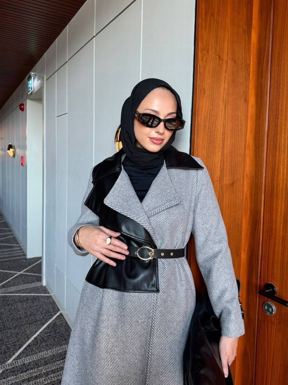 DERİ DETAYLI KAŞE KABAN