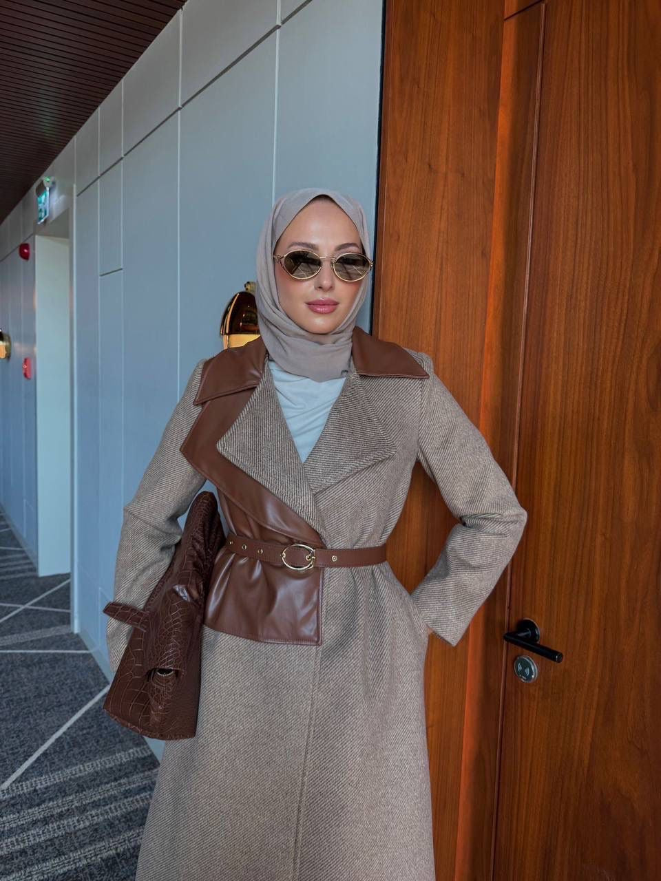 DERİ DETAYLI KAŞE KABAN