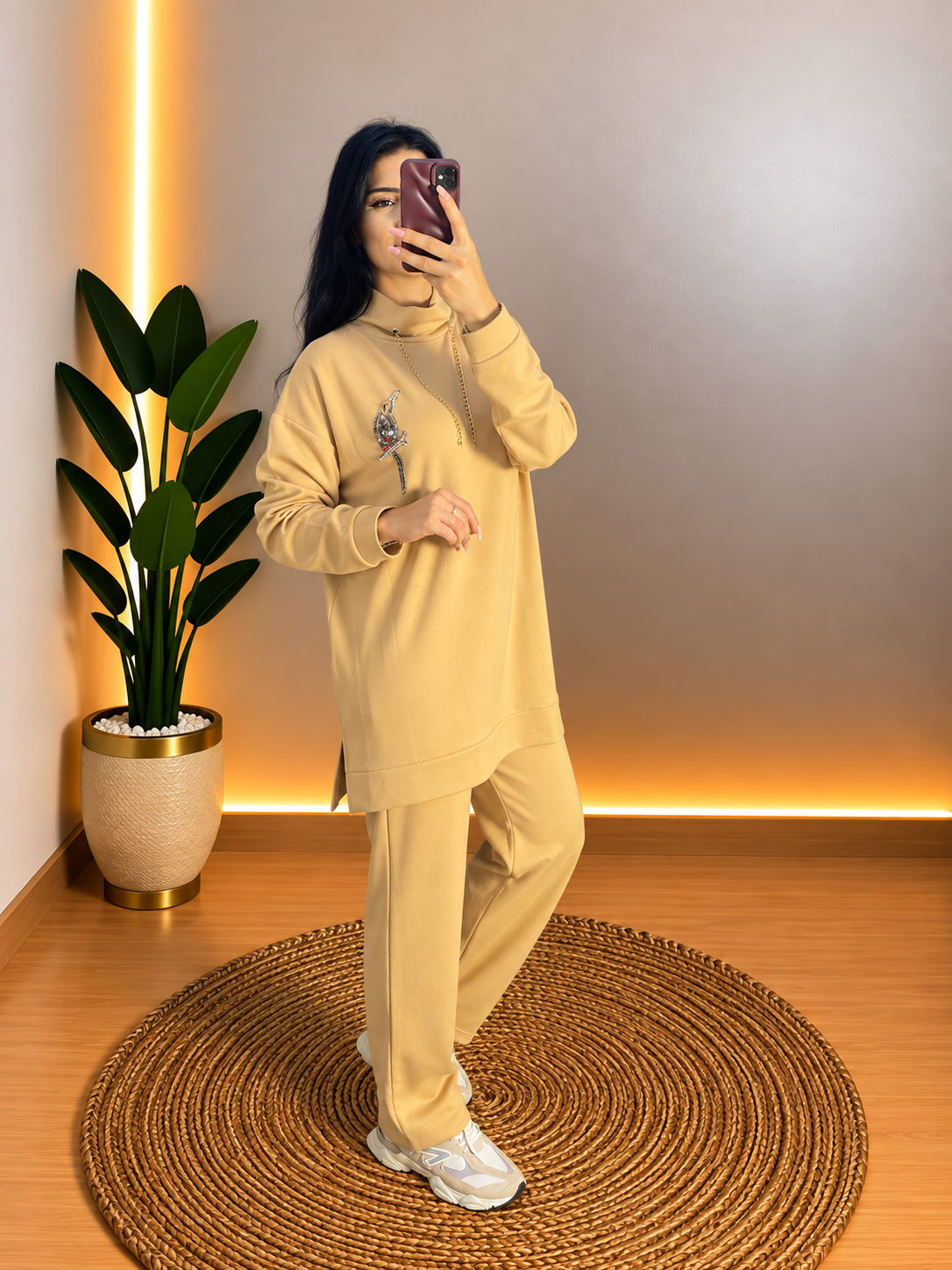 LORA TAKIM BEJ