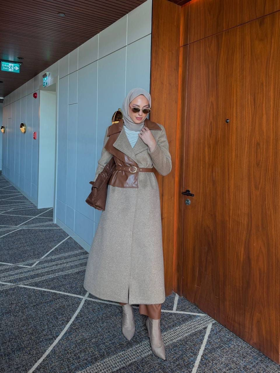 DERİ DETAYLI KAŞE KABAN